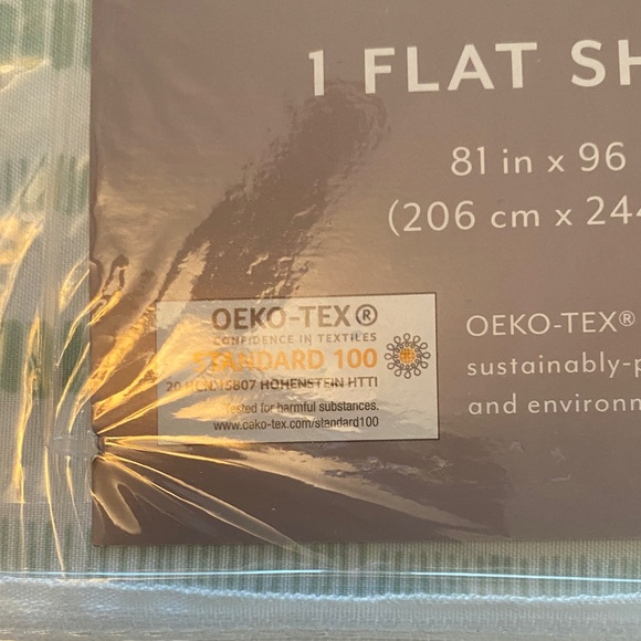 Full 6-Piece Sheet Set - Light Green and White - Picture 3 of 3